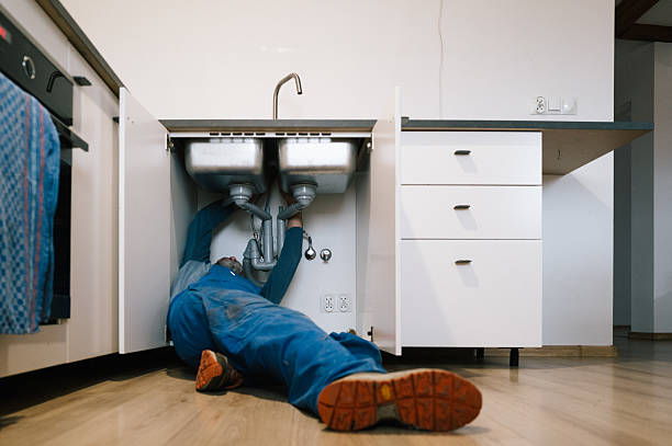 Professional Emergency Plumber technician working in Freeport, FL